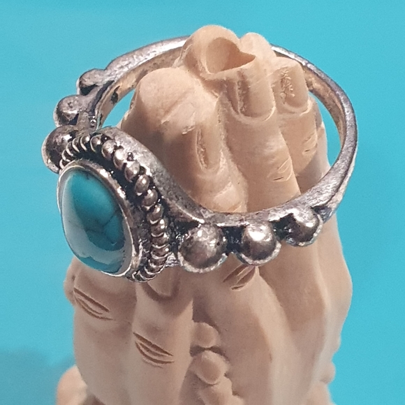 Silver Oval Turquoise Cabachon Ring - Picture 3 of 6